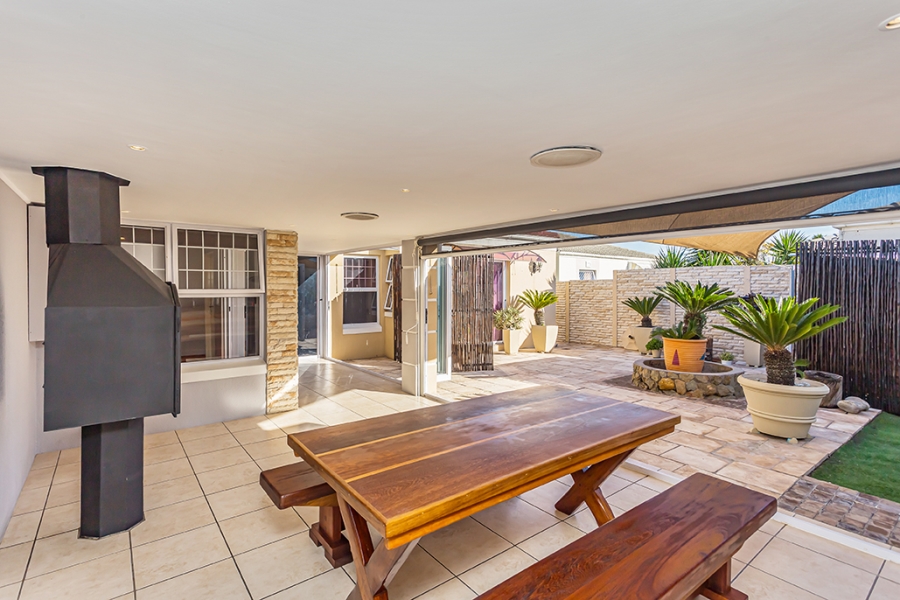 To Let 4 Bedroom Property for Rent in Sunningdale Western Cape